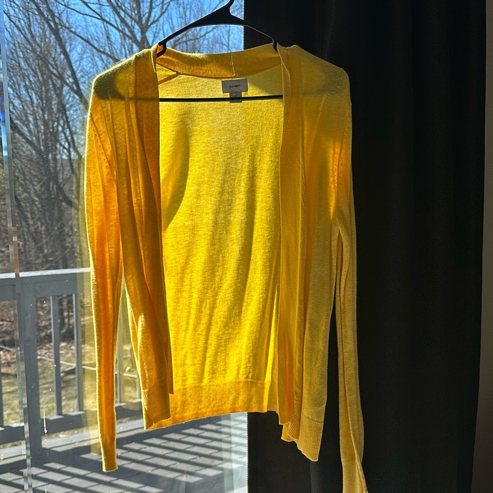 Never worn small yellow old navy cardigan!